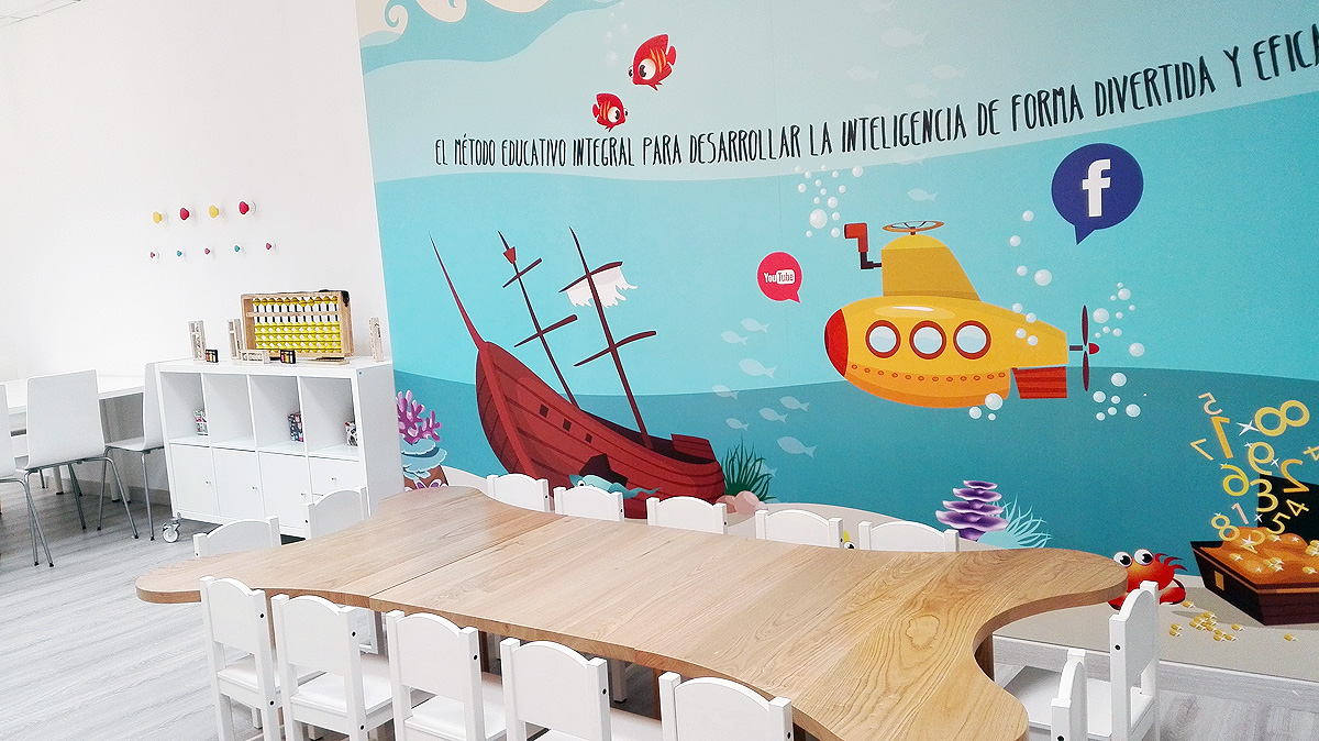 La Sirenita y el Barco Pirata también están en los murales del Centro Nenoos de Alicante