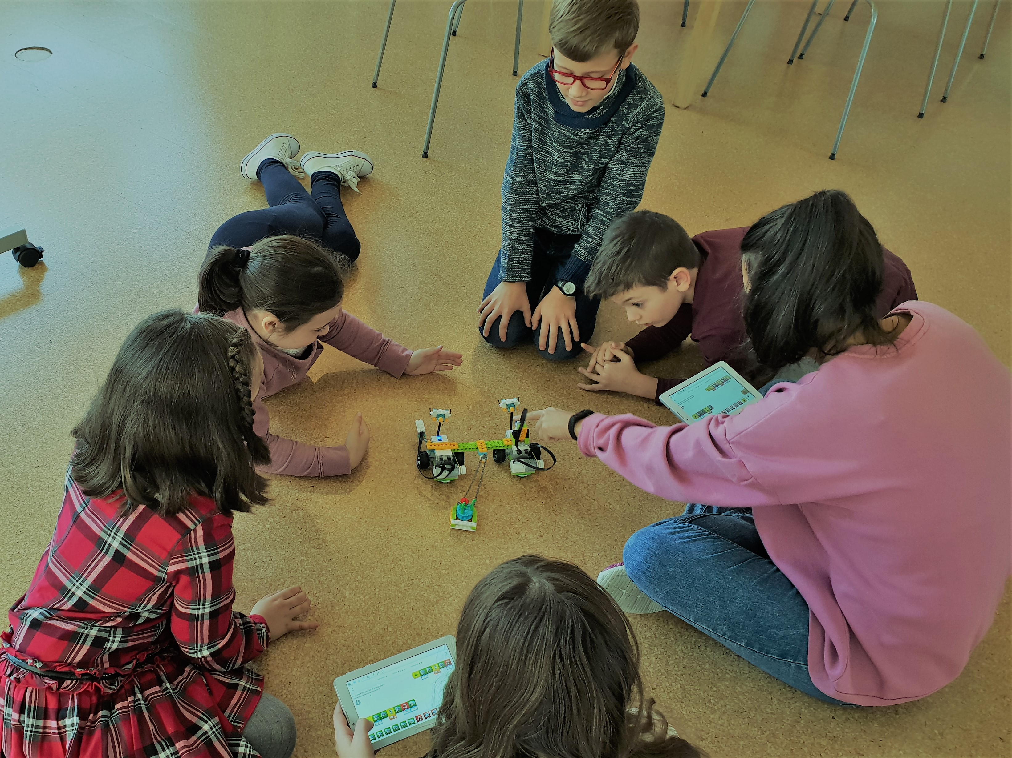 En el centro Nenoos de Ourense los niños más pequeños juegan aprendiendo